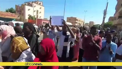 Sudan: protesters dispersed with tear gas