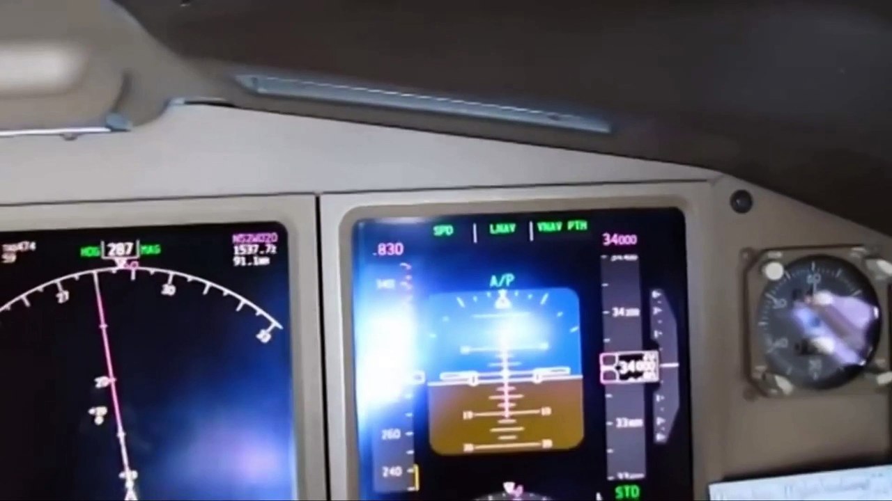 Geheimes Chemtrail-Video, das von Piloten im Cockpit aufgenommen wurde, #schonBewusst