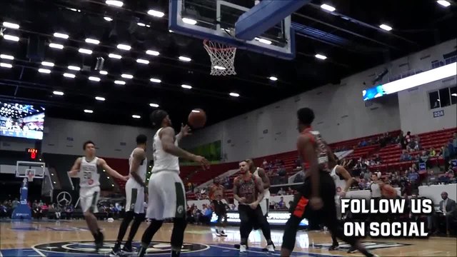 Amile Jefferson slams home the alley-oop