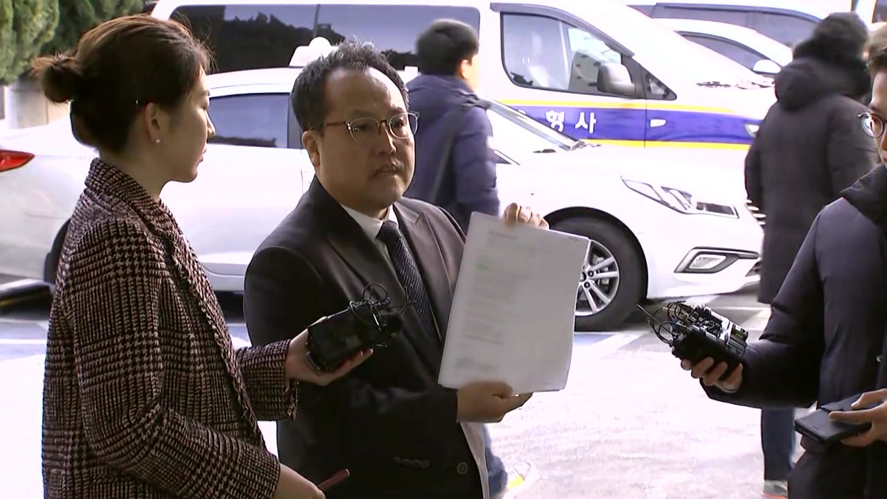 송명빈 대표 경찰 재출석..."고소인이 비리 의혹 감추려 폭로" / YTN