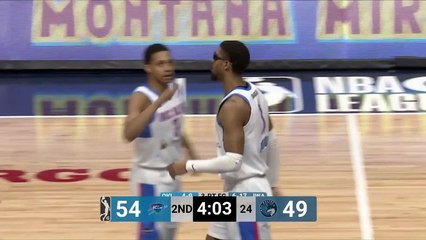 Richard Solomon throws down the alley-oop!