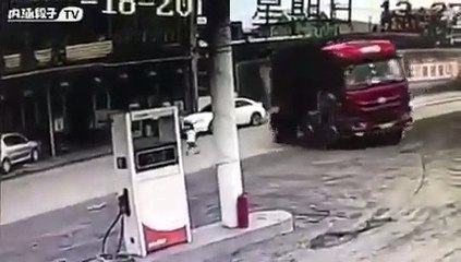 manobra que caminhoneiro faz para salvar criança