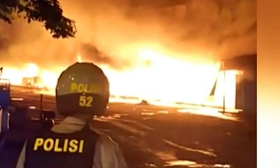 Kebakaran Hanguskan Kios Oleh-oleh dan Kendaraan di Yogyakarta