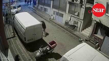 Sultangazi’de akılalmaz olay!; ’Vursana’ diye üzerine gitti...