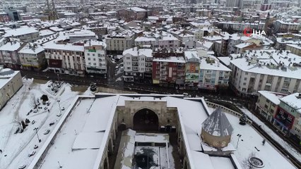 Açık hava müzesi gibi kent meydanı havadan görüntülendi