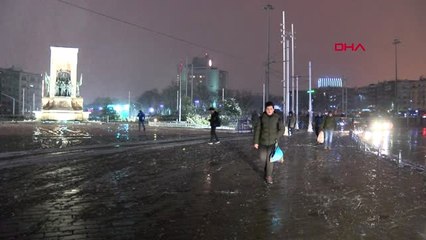 İstanbul- İstanbullular Güne Kar Yağışı ile Başladı