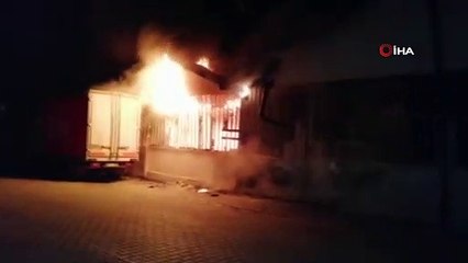 Fethiye'de çıkan yangında mobilya deposu kül oldu