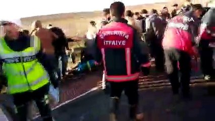 Öğrenci sevisi ile işçi servisi çarpıştı Ölü ve yaralılar var
