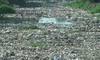 Sampah Plastik di Bekasi Penuhi Aliran Kali Hingga 1KM 