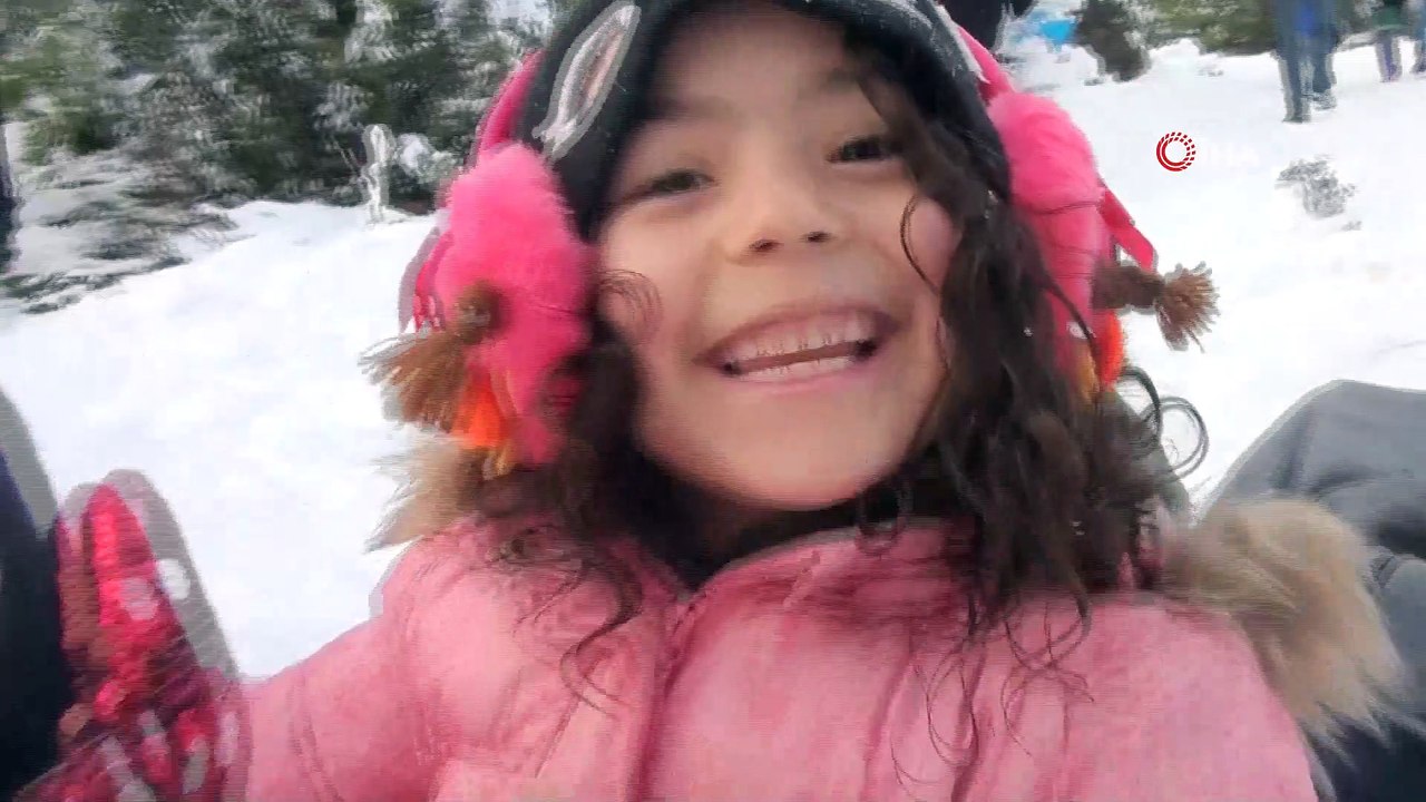 Yazın sahili kışın dağlarıyla Antalya'da kar keyfi...Kar yağışını fırsat bile vatandaşlar doyasıya eğlendi