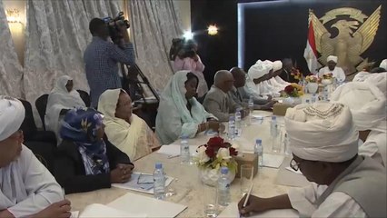 الشرطة السودانية تعتقل 20 أستاذا جامعيا وتسخدم الغاز للفض