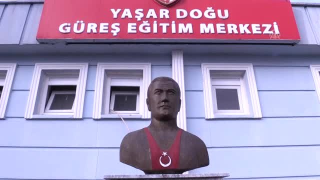 Şampiyon Güreşçiler Yaşar Doğu'nun İzinden Gidiyor
