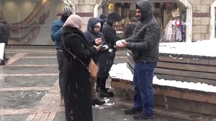 Bursa'da Kar Yağışı Etkili Oluyor