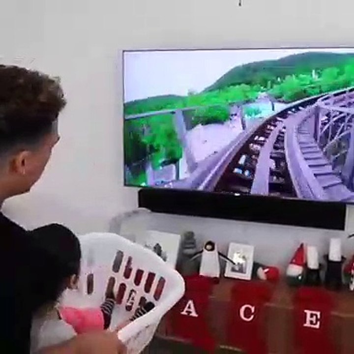 Elle's first roller coaster ride/Elle clips /austinmcbroom /catherinepaiz/The ace family /cute family