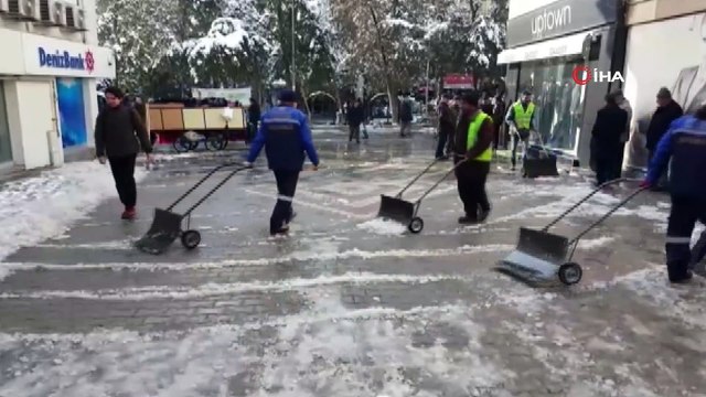 Kırıkkale’de kar ve buz temizleme çalışmaları başladı