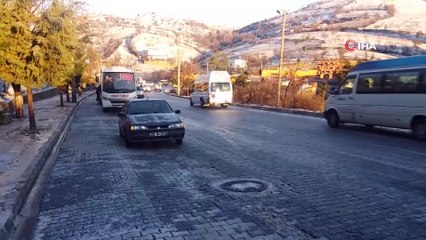 Yollar buz pistine döndü, çok sayıda araç yolda kaldı