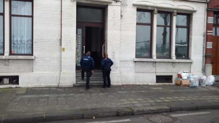 Mons .La police motoise est intervenu pour sortir le jeune.