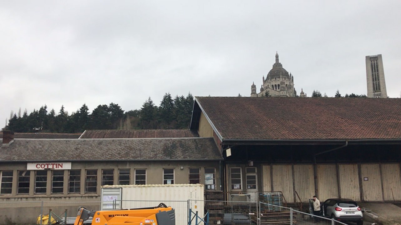 La passerelle de la gare de Lisieux est arrivée...