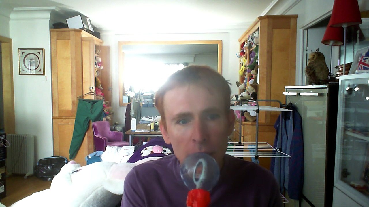 Wiwi égratigne "les bateaux de métro" d'Yves Simon