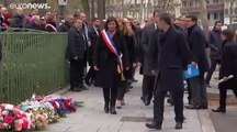 França homenageia vítimas do ataque ao Charlie Hebdo