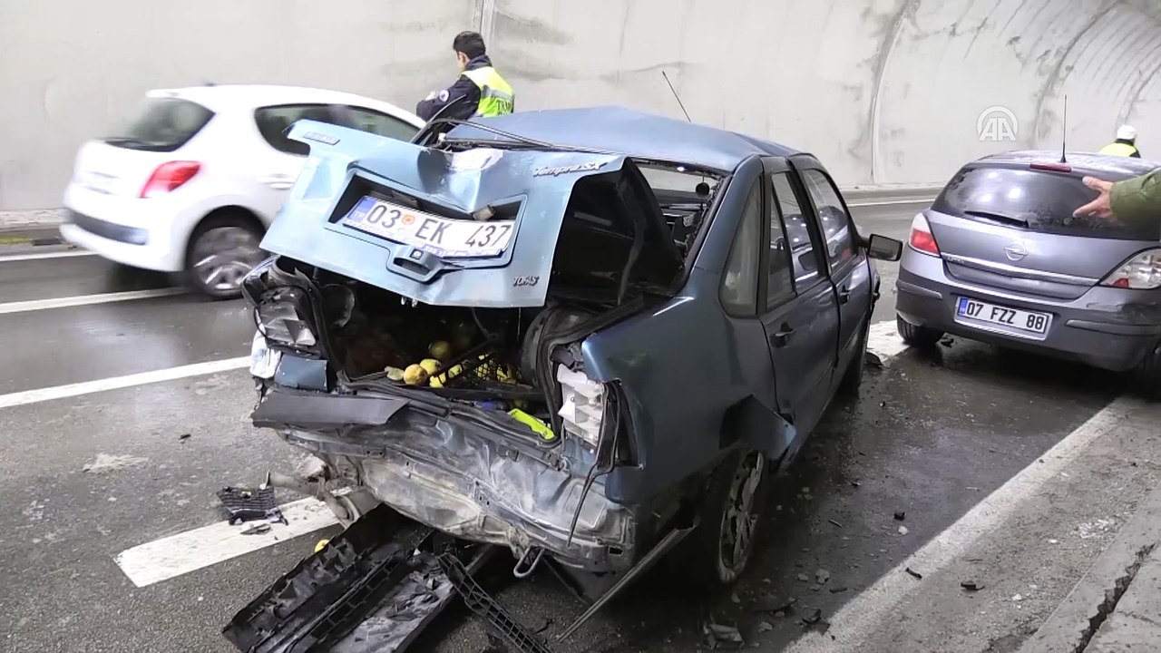 Karahisar Tüneli'nde zincirleme trafik kazası - AFYONKARAHİSAR