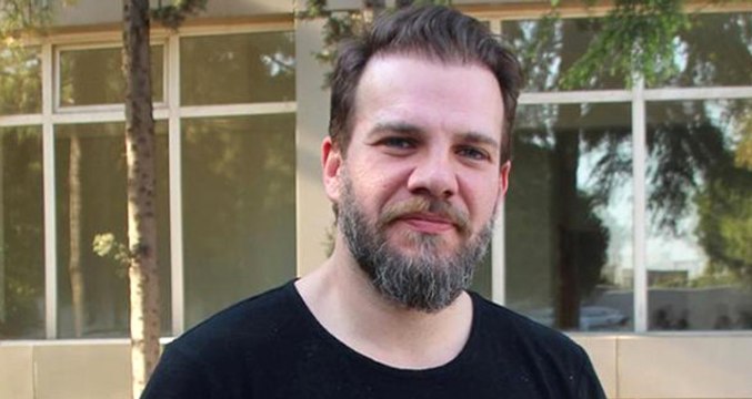 Oyuncu Tolga Karel, Vefasız Dostlarına Sitem Etti