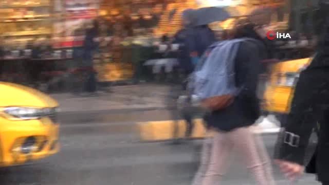 Taksim'de Kar Yağışı Etkili Olmaya Başladı
