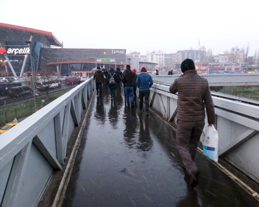 İşten Çıkan Vatandaşlara Kar Sürprizi