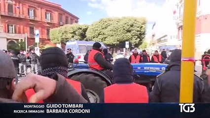 Gilet arancioni a Bari, reportage Tg3