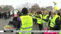 Mujeres vestidas con Chalecos Amarillos toman las calles de Francia