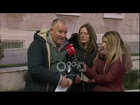 Ora News – Të rrëzohet ligji për arsimin e lartë , studentët vazhdojnë protestën