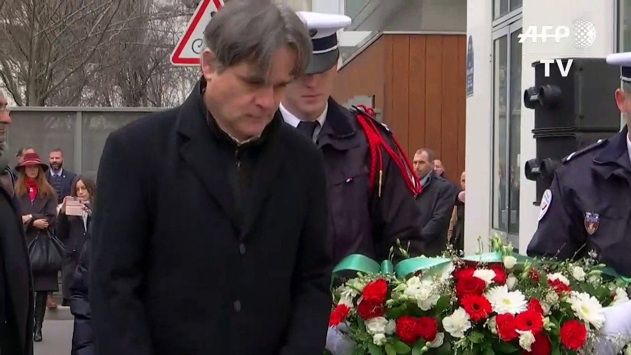 Attentats de Charlie Hebdo en 2015, hommages devant ses bureaux