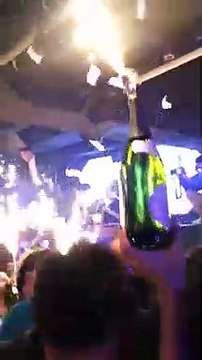 Mettre le feu dans une boîte de nuit