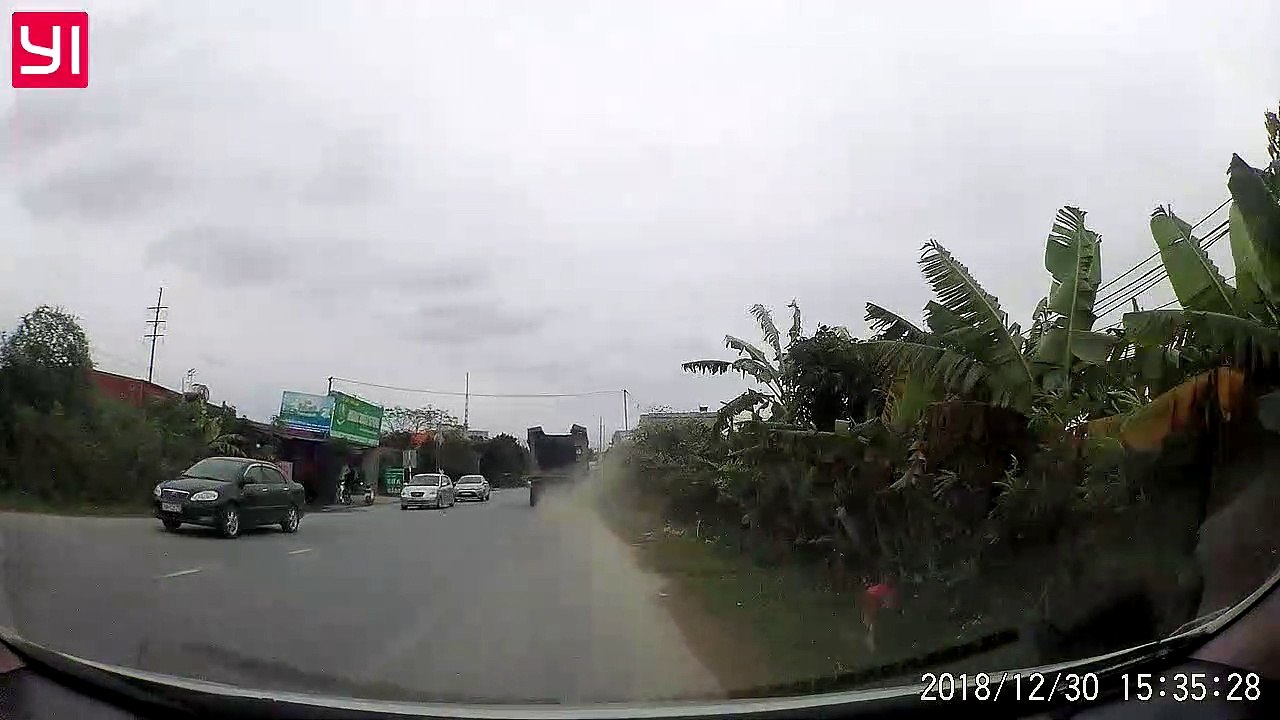 Motorcyclist Has Close Call with Utility Truck