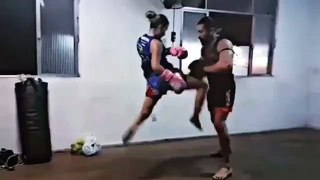 WOMEN'S MMA