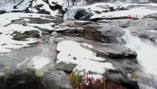 Karla kaplı Suuçtu şelâlesi havadan görüntülendi