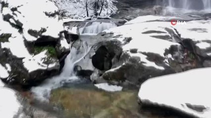 Karla Kaplı Suuçtu Şelalesi Havadan Görüntülendi