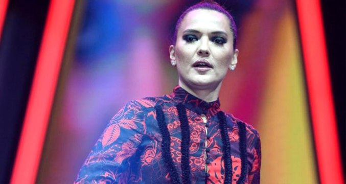 Küs Olduğu Alişan'la Pişti Olan Demet Akalın, Düşme Tehlikesi Atlattı