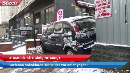 Buzlu yoldan kayan otomobil site girişine sıkıştı
