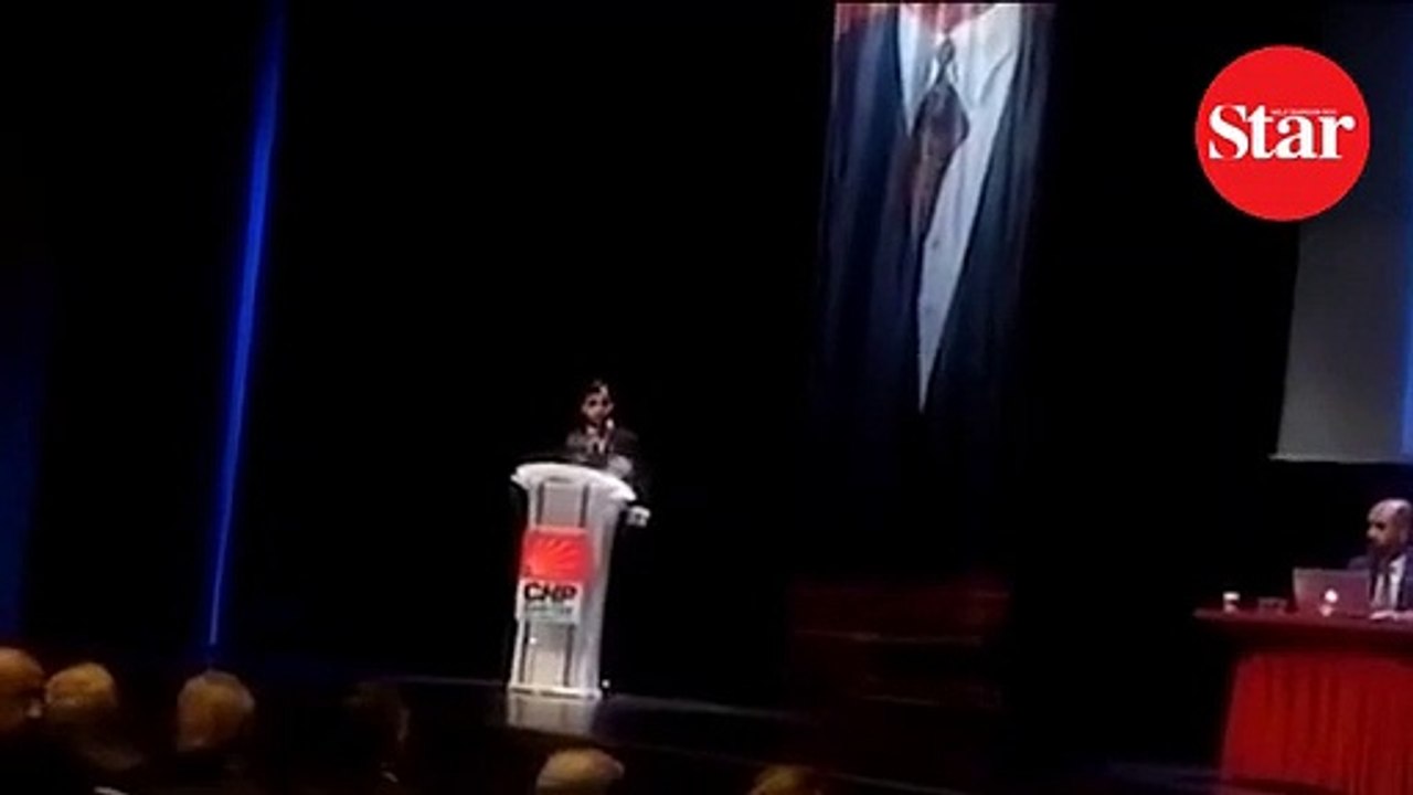 CHP’li aday AK Parti’yi övünce kürsüden indirildi