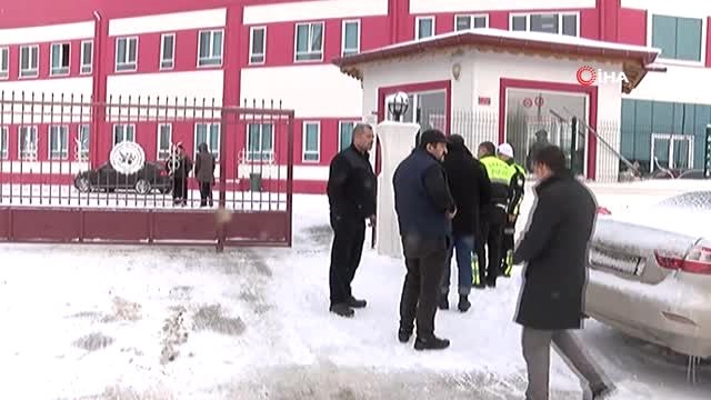 Okulda Dehşet...gitar Kutusunda Okula Soktuğu Silahla Öğretmenini Vurdu