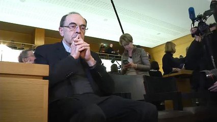 El cardenal Barbarin niega haber encubierto a un cura pederasta