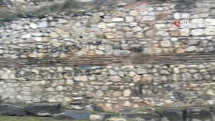 Bursa'da Tepki Çeken Görüntü... Medeniyetlere Ev Sahipliği Yapan Tarihi Yapıları Spreyle Boyadılar