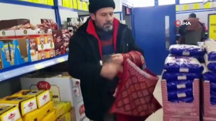 Babadan kalma heybelerle market alışverişi yaptılar