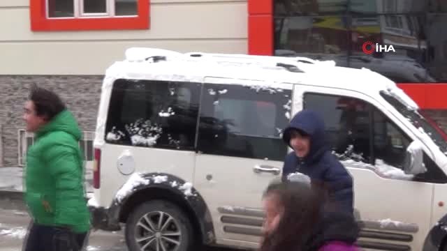 Burdur Beyaza Büründü...okullar Tatil Edildi, Çocuklar Sokaklarda Kar Topu Oynadı
