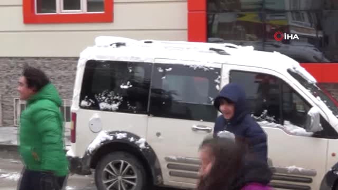 Burdur Beyaza Büründü...okullar Tatil Edildi, Çocuklar Sokaklarda Kar Topu Oynadı