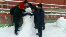 Çocuklar kar tatilini okulda öğrendi, doyasıya eğlendi