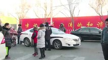 Homem fere 20 crianças com martelo em escola na China