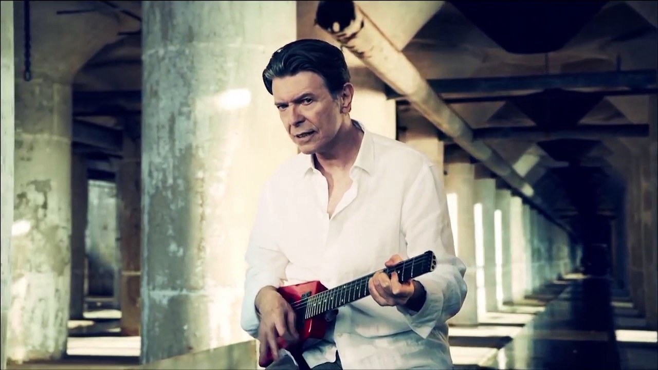 Tal día como hoy nacían los iconos de la música David Bowie y Elvis Presley