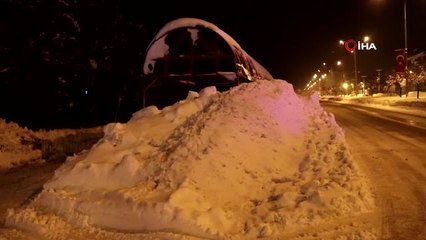 Bitlis'te Hayat Durdu... Tek Katlı Evler Karda Kayboldu